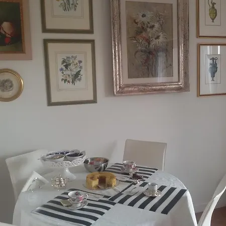 Mary's & Suites ונוסה